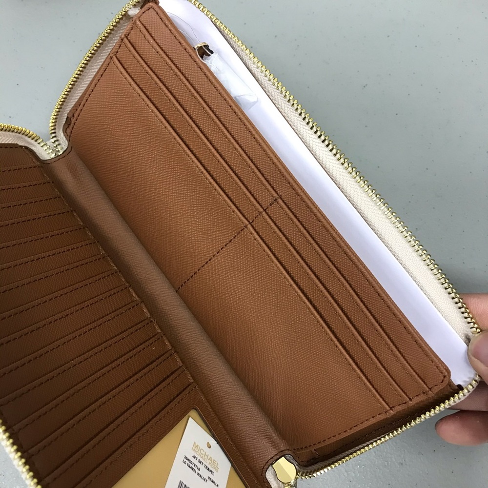 Michael Kors jet set travel wallet - Picture 9 of 11